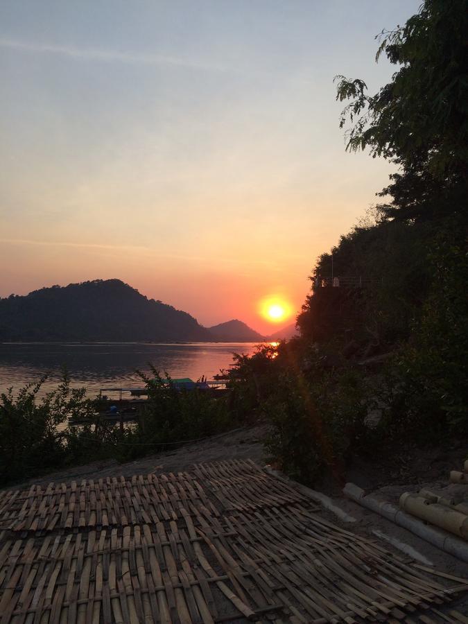 Pomelo Restaurant And Guesthouse - Fishermen & Tammarine Cottages Riverfront - Experience Nature, Culture And Adventure & Tailor-Made Tour Ban Khon Exterior foto