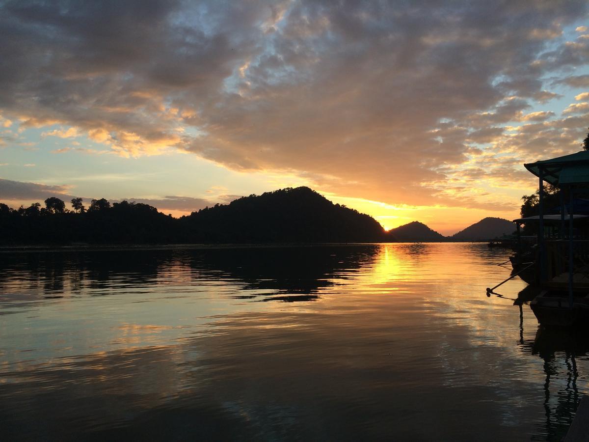 Pomelo Restaurant And Guesthouse - Fishermen & Tammarine Cottages Riverfront - Experience Nature, Culture And Adventure & Tailor-Made Tour Ban Khon Exterior foto